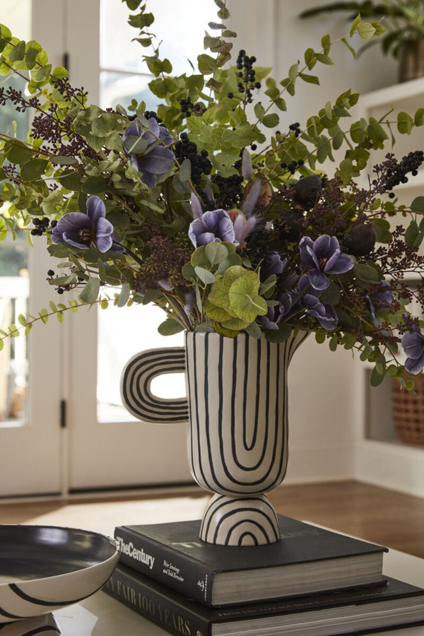 Contour Pitcher